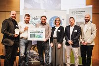 Gruppenfoto mit Siegern des Naturgefahren-Awards